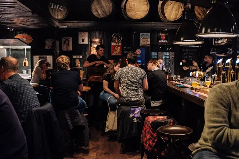 Understanding Pub Culture in the Cotswolds: Ordering and Tab Etiquette.