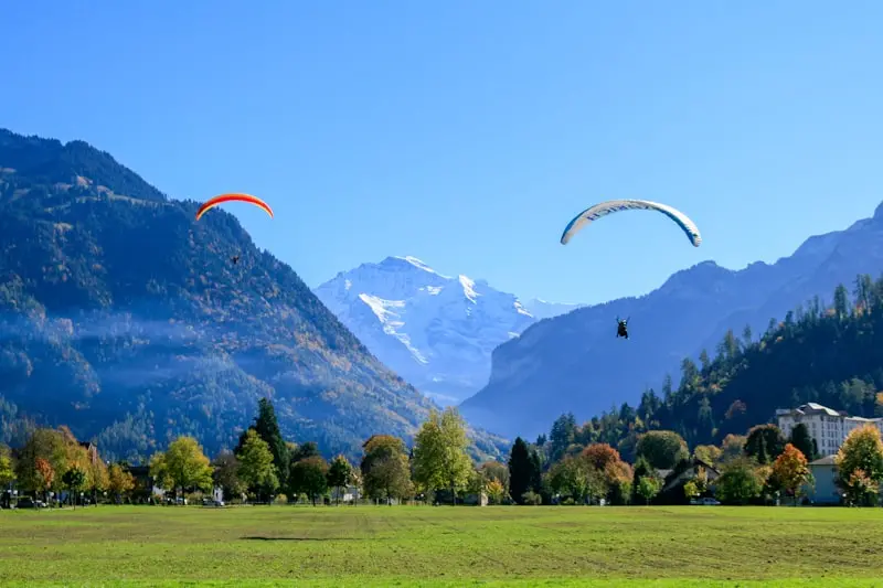 Paragliding and Jungfrau: A Realistic Activity Budget for Interlaken