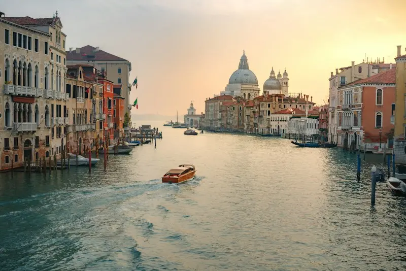 Carnival of Venice: Masks, Traditions, and How to Experience It Beyond the Tourist Surface