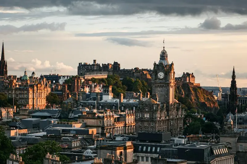 Edinburgh’s Whisky Trail: Distilleries, Tastings &amp; Hidden Bars Worth Seeking Out