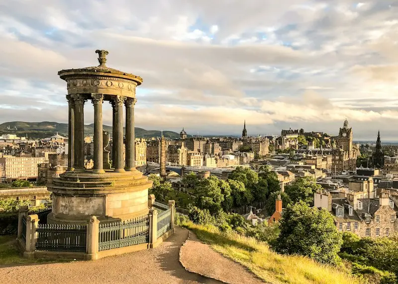 Exploring Edinburgh’s Old Town Closes &amp; Underground Vaults